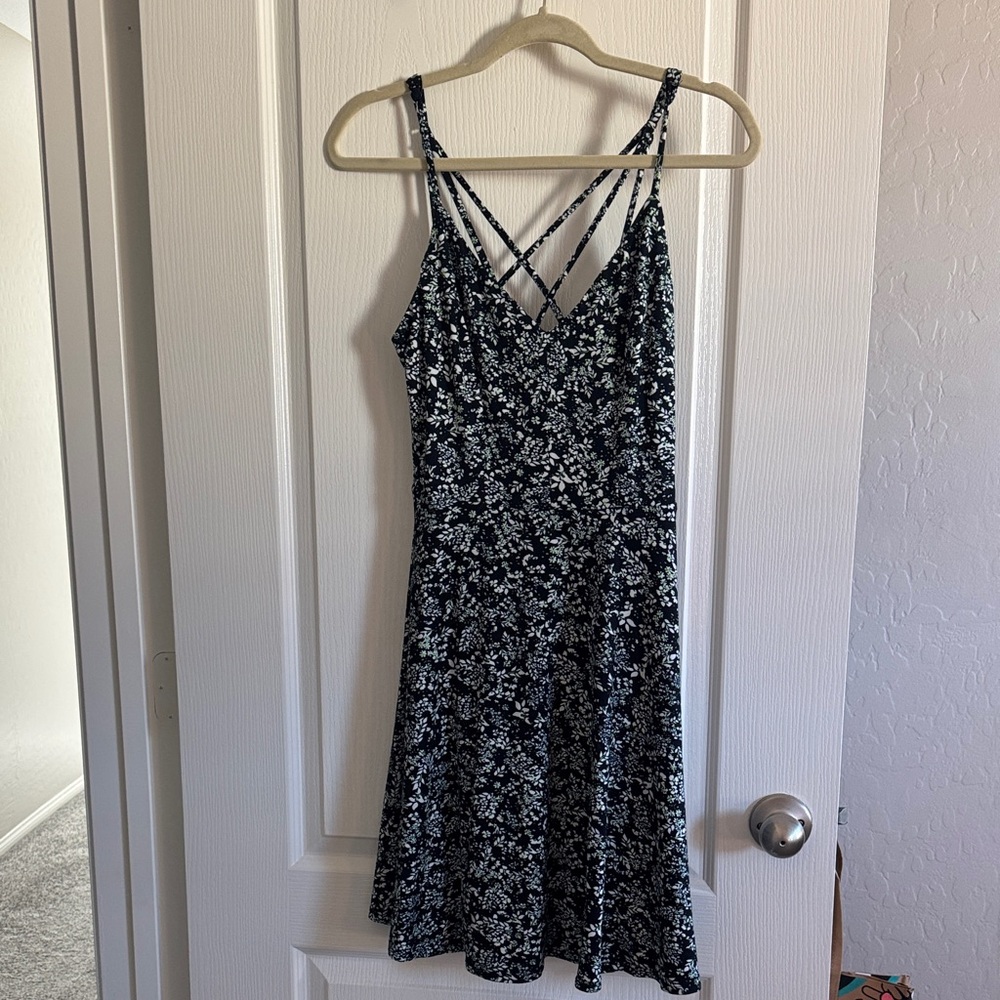 Nine Britton Black and White Floral Backless Dress